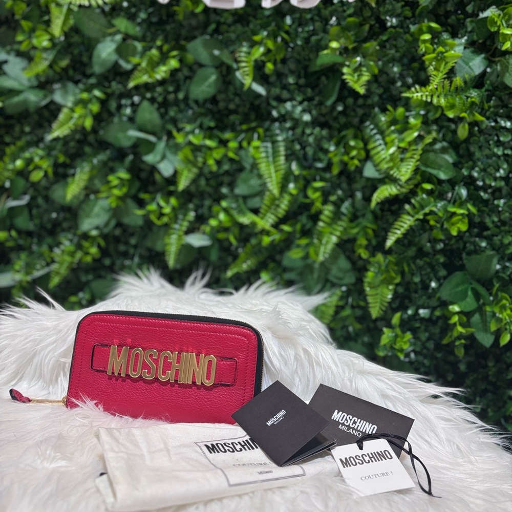 RED Moschino Logo Pebbled Leather Zip-Around Wallet - MADE IN ITALY